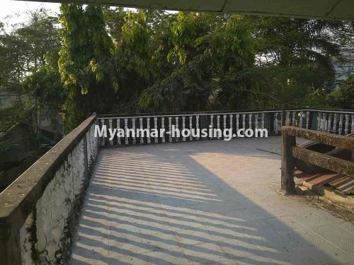 မြန်မာအိမ်ခြံမြေ - ငှားရန် property - No.3900 - လှိုင်မြို့နယ်တွင် လုံးချင်းအိမ်ငှါးရန်ရှိသည်။balcony