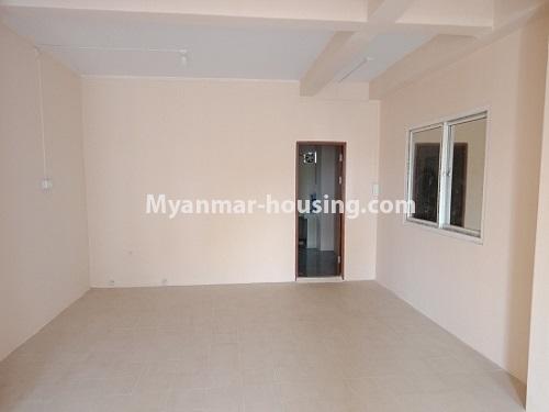 မြန်မာအိမ်ခြံမြေ - ငှားရန် property - No.3902 - ပုဇွန်တောင်မြို့နယ်တွင် အခန်းတစ်ခန်းဌားရန်ရှိပါသည်။View of the Living room
