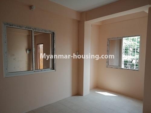 မြန်မာအိမ်ခြံမြေ - ငှားရန် property - No.3902 - ပုဇွန်တောင်မြို့နယ်တွင် အခန်းတစ်ခန်းဌားရန်ရှိပါသည်။View of the living room