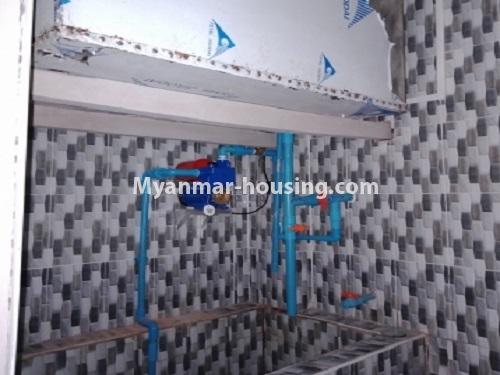 မြန်မာအိမ်ခြံမြေ - ငှားရန် property - No.3902 - ပုဇွန်တောင်မြို့နယ်တွင် အခန်းတစ်ခန်းဌားရန်ရှိပါသည်။View of the bathroom