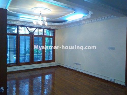 မြန်မာအိမ်ခြံမြေ - ငှားရန် property - No.3903 - ဗဟန်းမြို့နယ်တွင် လုံးချင်းအိမ် တစ်လုံးဌားရန် ရှိသည်။View of the living room
