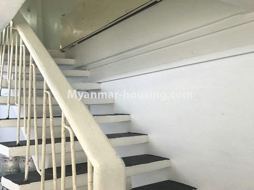 မြန်မာအိမ်ခြံမြေ - ငှားရန် property - No.3904 - ဗဟန်းတွင် ဆိုင်ခန်းဖွင့်ရန် ရုံးခန်းဖွင့်ရန်အတွက် မြေညီထပ်ငှါးရန်ရှိသည်။ - stairs view to the upstairs
