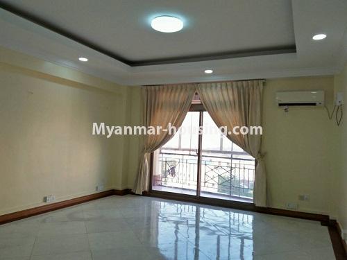 မြန်မာအိမ်ခြံမြေ - ငှားရန် property - No.3909 - ပုဇွန်တောင်မြို့နယ်တွင် ကွန်ဒို အခန်းကောင်းဌားရန် ရှိပါသည်။View of the living room