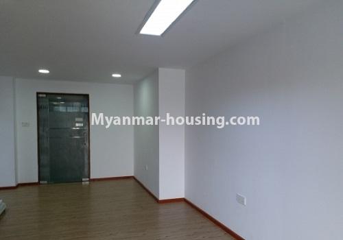 မြန်မာအိမ်ခြံမြေ - ငှားရန် property - No.3910 - ရှိုင်းကွန်ဒိုတွင် အခန်းကောင်းတစ်ခန်းဌားရန် ရှိပါသည်။ - View of the Living room