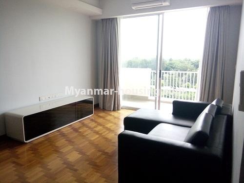 မြန်မာအိမ်ခြံမြေ - ငှားရန် property - No.3911 - သန်လျင် ကြယ်စင်အိမ်ရာတွင် ကွန်ဒိုအခန်းငှားရန်ရှိသည်။View of the living room
