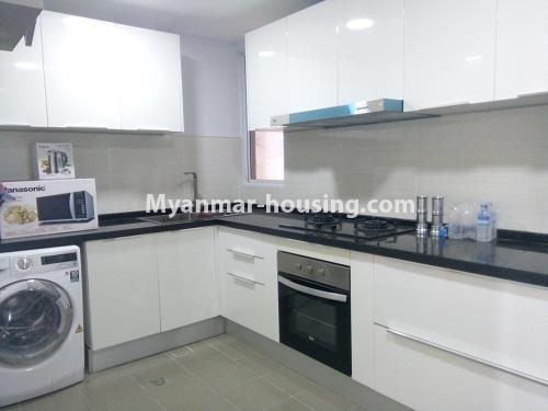 မြန်မာအိမ်ခြံမြေ - ငှားရန် property - No.3911 - သန်လျင် ကြယ်စင်အိမ်ရာတွင် ကွန်ဒိုအခန်းငှားရန်ရှိသည်။View  of Kitchen room