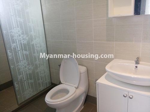 မြန်မာအိမ်ခြံမြေ - ငှားရန် property - No.3911 - သန်လျင် ကြယ်စင်အိမ်ရာတွင် ကွန်ဒိုအခန်းငှားရန်ရှိသည်။View of the Toilet and Bathroom