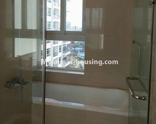 ミャンマー不動産 - 賃貸物件 - No.3920 - Decorated condo room for rent in G.E.M.S Hlaing! - master bedroom bathroom view