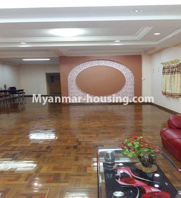 မြန်မာအိမ်ခြံမြေ - ငှားရန် property - No.3921 - ပုဇွန်တောင်မြို့နယ်တွင် ဈေးနှုန်းအသင့်အတင့်ဖြင့် ကွန်ဒို အခန်းဌားရန် ရှိသည်။View of the Living room