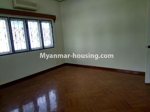 မြန်မာအိမ်ခြံမြေ - ငှားရန် property - No.3926 - ကမာရွတ်မြို့နယ်တွင်  လုံးချင်းအိမ် တစ်လုံးဌားရန် ရှိပါသည်။View of the Bed room