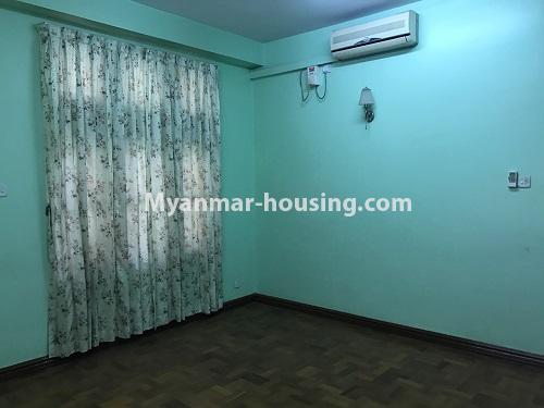 မြန်မာအိမ်ခြံမြေ - ငှားရန် property - No.3930 - ကမာရွတ် ရွေှကိန္နရီအိမ်ရာတွင် လုံးချင်းငှါးရန်ရှိသည်။bedroom view