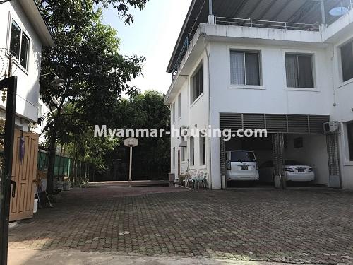 缅甸房地产 - 出租物件 - No.3931 - Landed house with specious compound for rent for big office, in 7.5 mile, Mayangone! -  front side view