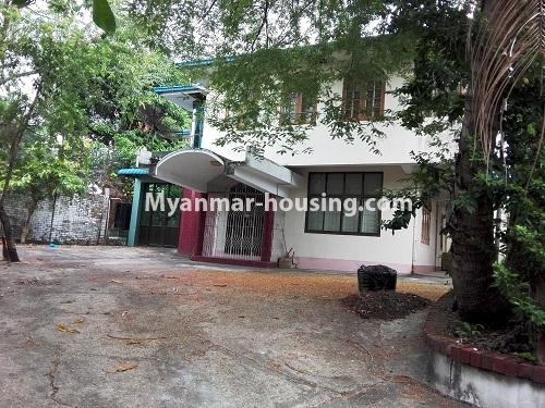 မြန်မာအိမ်ခြံမြေ - ငှားရန် property - No.3940 - မရမ်းကုန်းမြို့နယ်ရှိ ၇မိုင်တွင် လုံးချင်းအိမ် တစ်လုံးဌားရန် ရှိသည်။View of the building