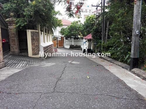 မြန်မာအိမ်ခြံမြေ - ငှားရန် property - No.3940 - မရမ်းကုန်းမြို့နယ်ရှိ ၇မိုင်တွင် လုံးချင်းအိမ် တစ်လုံးဌားရန် ရှိသည်။View of the street