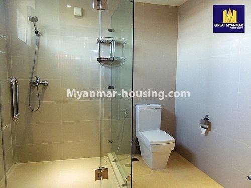 မြန်မာအိမ်ခြံမြေ - ငှားရန် property - No.3941 - Golden Parami Condo တွင် အခန်းကောင်းဌားရန် ရှိပါသည်။View of the bathroom