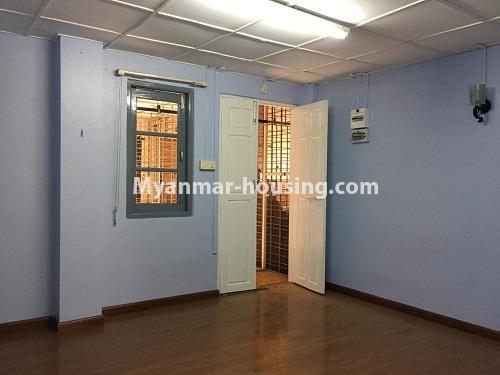 缅甸房地产 - 出租物件 - No.3942 - An apartment for rent in InGyn Myaing Housing. - View of the bed room