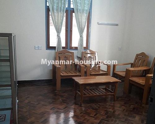 မြန်မာအိမ်ခြံမြေ - ငှားရန် property - No.3949 - မြခွာညိုအိမ်ရာတွင် လုံးချင်းအိမ်တစ်လုံးဌားရန် ရှိပါသည်။View of the living room