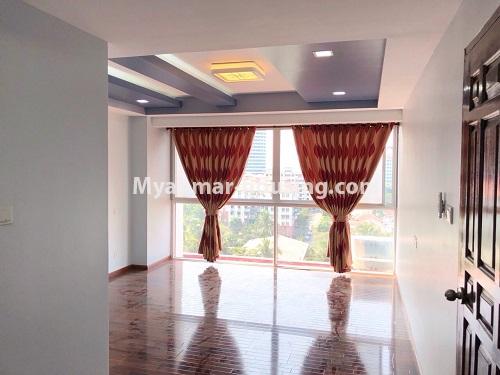 မြန်မာအိမ်ခြံမြေ - ငှားရန် property - No.3951 - ရန်ကင်းတွင် ကွန်ဒိုတိုက်ခန်းကောင်းငှါးရန်ရှိသည်။living room view