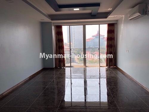မြန်မာအိမ်ခြံမြေ - ငှားရန် property - No.3951 - ရန်ကင်းတွင် ကွန်ဒိုတိုက်ခန်းကောင်းငှါးရန်ရှိသည်။living room view