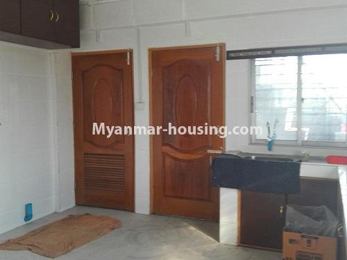 မြန်မာအိမ်ခြံမြေ - ငှားရန် property - No.3953 - ကြည့်မြင်တိုင်တွင် တိုက်ခန်းငှါးရန်ရှိသည်။kitchen 