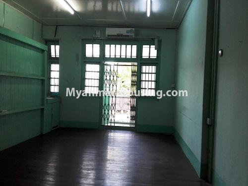 မြန်မာအိမ်ခြံမြေ - ငှားရန် property - No.3962 - လမ်းမတော်မြို့နယ်တွင် ပထမထပ် တစ်ခန်းဌားရန် ရှိပါသည်။View of the Living room