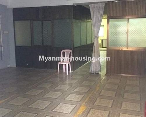 မြန်မာအိမ်ခြံမြေ - ငှားရန် property - No.3964 - ဗိုလ်အောင်ကျော်တာဝါတွင် ကွန်ဒိုခန်းငှါးရန်ရှိသည်။  - main door and one bedroom view
