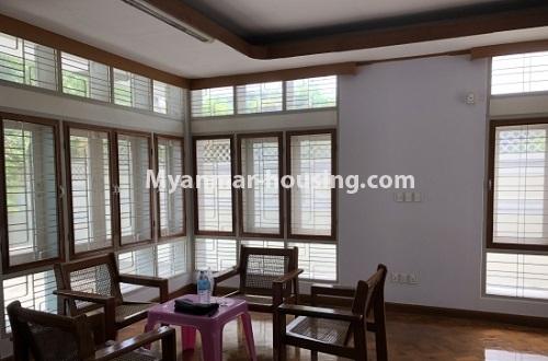 မြန်မာအိမ်ခြံမြေ - ငှားရန် property - No.3967 - ဗဟန်းမြို့နယ်တွင်  လုံးချင်းအိမ်တစ်လုံးဌားရန် ရှိသည်။ - View of the Living room