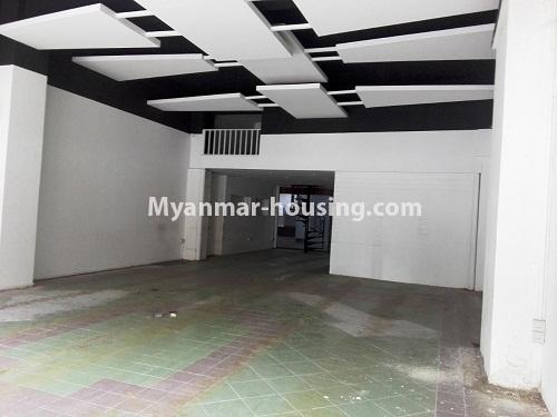 မြန်မာအိမ်ခြံမြေ - ငှားရန် property - No.3974 -  ပုလဲကွန်ဒိုတွင် ရုံးခန်းကောင်းတစ်ခန်း ဌားရန်ရှိသည်။View of the Living room