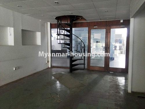 မြန်မာအိမ်ခြံမြေ - ငှားရန် property - No.3974 -  ပုလဲကွန်ဒိုတွင် ရုံးခန်းကောင်းတစ်ခန်း ဌားရန်ရှိသည်။View of the room