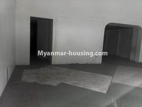 မြန်မာအိမ်ခြံမြေ - ငှားရန် property - No.3976 - ပုလဲကွန်ဒိုတွင် ဆိုင်ခန်းကောင်းတစ်ခန်း ဌားရန်ရှိသည်။View of the room