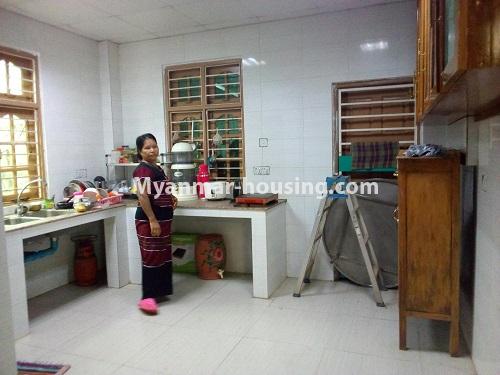 မြန်မာအိမ်ခြံမြေ - ငှားရန် property - No.3979 - မင်္ဂလာဒုံမြို့နယ်တွင် လုံးချင်းအိမ်ငှါးရန်ရှိသည်။ kitchen view