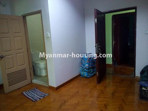 မြန်မာအိမ်ခြံမြေ - ငှားရန် property - No.3979 - မင်္ဂလာဒုံမြို့နယ်တွင် လုံးချင်းအိမ်ငှါးရန်ရှိသည်။ master bedroom view