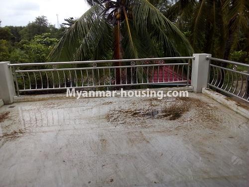 မြန်မာအိမ်ခြံမြေ - ငှားရန် property - No.3979 - မင်္ဂလာဒုံမြို့နယ်တွင် လုံးချင်းအိမ်ငှါးရန်ရှိသည်။  - balcony view