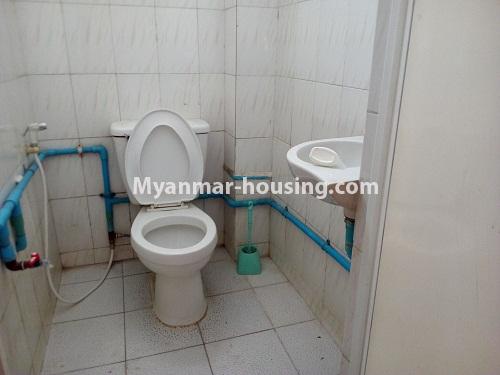 Myanmar real estate - for rent property - No.3981 - Good room for rent in Mingalar Taung Nyunt Township. - View of the bathroom