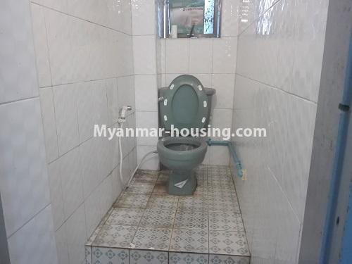 Myanmar real estate - for rent property - No.3983 - An apartment for rent in Kyeemyintdaing! - toilet
