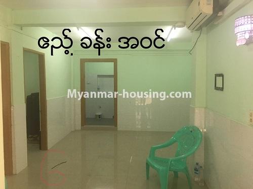 မြန်မာအိမ်ခြံမြေ - ငှားရန် property - No.3985 - လှိုင်မြို့နယ် ရွေှမြင့်မှိုအိမ်ရာတွင် တိုက်ခန်းငှါးရန်ရှိသည်။living room