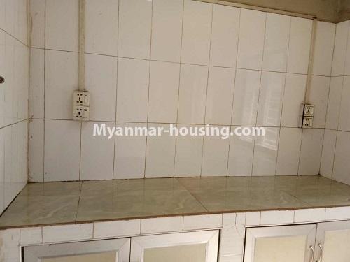 မြန်မာအိမ်ခြံမြေ - ငှားရန် property - No.3986 - မုဒိသာအိမ်ရာ(၂)တွင် ဈေးနှုန်းချိုသာသည့် အခန်းတစ်ခန်း ဌားရန် ရှိသည်။View of Kitchen room