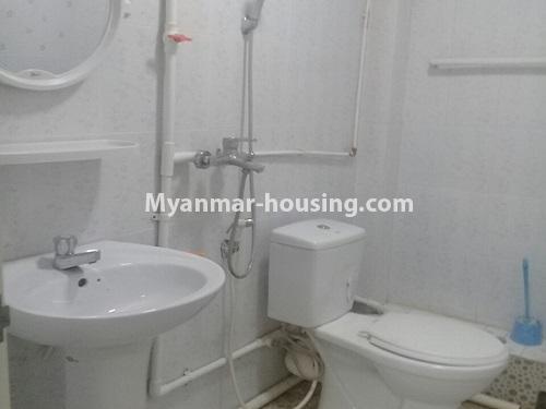 မြန်မာအိမ်ခြံမြေ - ငှားရန် property - No.3990 - ကျောက်တံတားမြို့နယ်တွင် အခန်းကောင်းတစ်ခန်းဌားရန် ရှိသည်။View of the Toilet and Bathroom