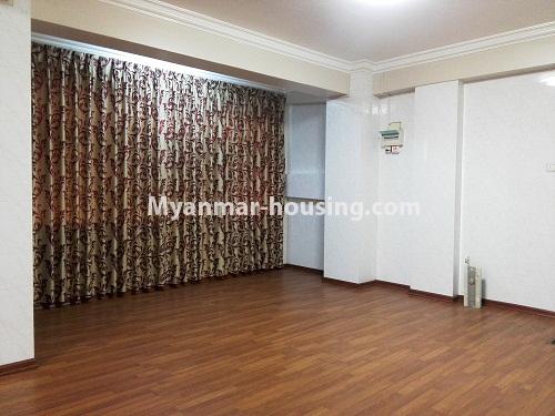ミャンマー不動産 - 賃貸物件 - No.3997 - A condo room for rent Lanmadaw Township. - View of the living room