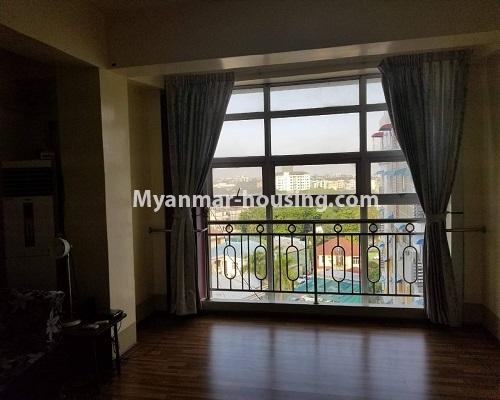 မြန်မာအိမ်ခြံမြေ - ငှားရန် property - No.4000 - အေးရိပ်သာ ကွန်ဒိုတွင် အခန်းကောင်းဌားရန် ရှိသည်။View of the living room