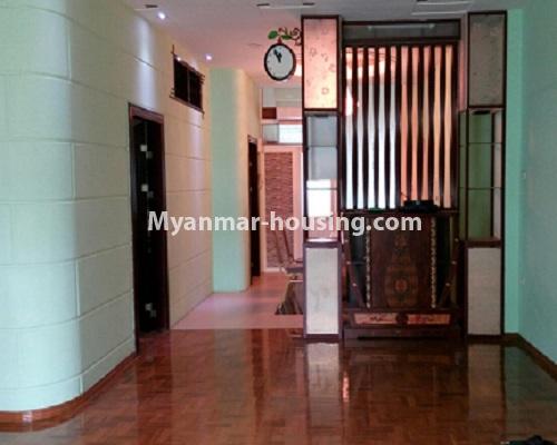 ミャンマー不動産 - 賃貸物件 - No.4004 - Condo room for rent in Lanmadaw! - living room and kitchen view