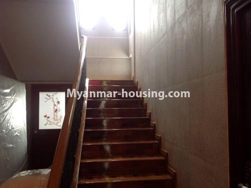 မြန်မာအိမ်ခြံမြေ - ငှားရန် property - No.4006 - မရမ်းကုန်းမြို့နယ် ၉ မိုင်နားတွင် လုံးချင်းအိမ်တစ်လုံးကောင်းကောင်း ငှါးရန်ရှိသည်။stairs view