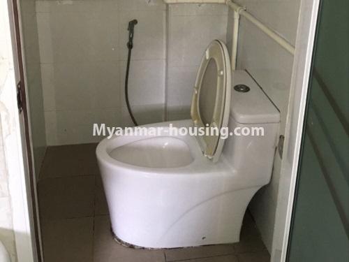 မြန်မာအိမ်ခြံမြေ - ငှားရန် property - No.4023 - တာမွေတွင် နိုင်ငံခြားသားနေထိုင်ရန် အခန်းသန့်တစ်ခန်း ငှားရန်ရှိသည်။View of the toilet.