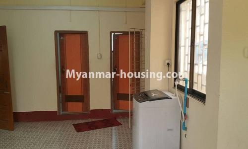 缅甸房地产 - 出租物件 - No.4027 - Furnished room for rent in Yae Kyaw, Pazundaung! - View of the kitchen.