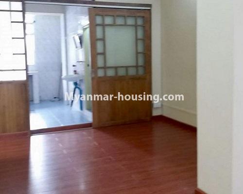 ミャンマー不動産 - 賃貸物件 - No.4029 - Condo room for rent near Yangon Railway Station! - living room and kitchen view
