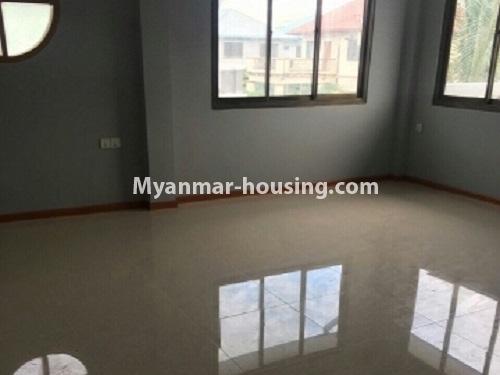 မြန်မာအိမ်ခြံမြေ - ငှားရန် property - No.4035 - သာကေတတွင် လုံးချင်းငှါးရန်ရှိသည်။living room area