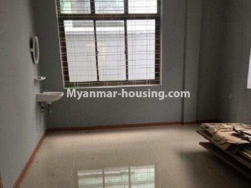 မြန်မာအိမ်ခြံမြေ - ငှားရန် property - No.4035 - သာကေတတွင် လုံးချင်းငှါးရန်ရှိသည်။ - living room area