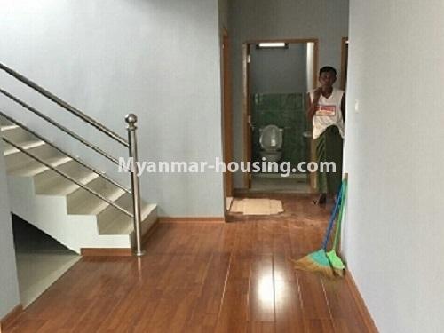 မြန်မာအိမ်ခြံမြေ - ငှားရန် property - No.4035 - သာကေတတွင် လုံးချင်းငှါးရန်ရှိသည်။ - stairs view to upstairs