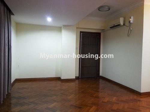 မြန်မာအိမ်ခြံမြေ - ငှားရန် property - No.4038 - ပုလဲကွန်ဒိုတွင် ရှုခင်းကောင်းသော အခန်းတစ်ခန်းငှါးရန်ရှိသည်။single bedroom