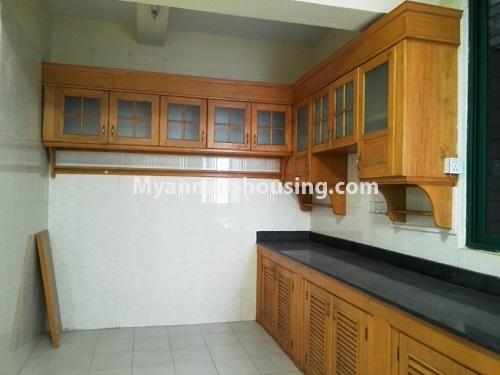 မြန်မာအိမ်ခြံမြေ - ငှားရန် property - No.4038 - ပုလဲကွန်ဒိုတွင် ရှုခင်းကောင်းသော အခန်းတစ်ခန်းငှါးရန်ရှိသည်။kitchen